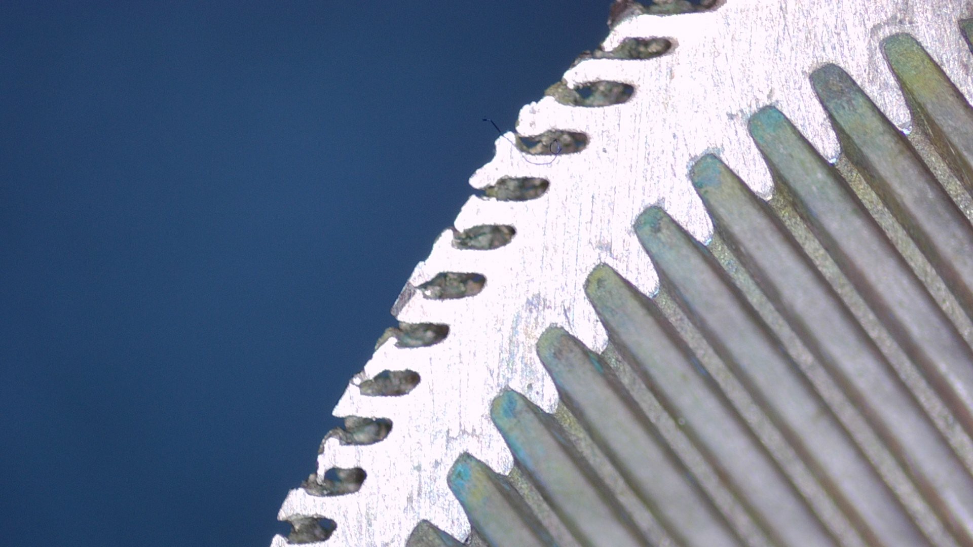 Microscope view of inner grooved tube tooth profile and wall edge
