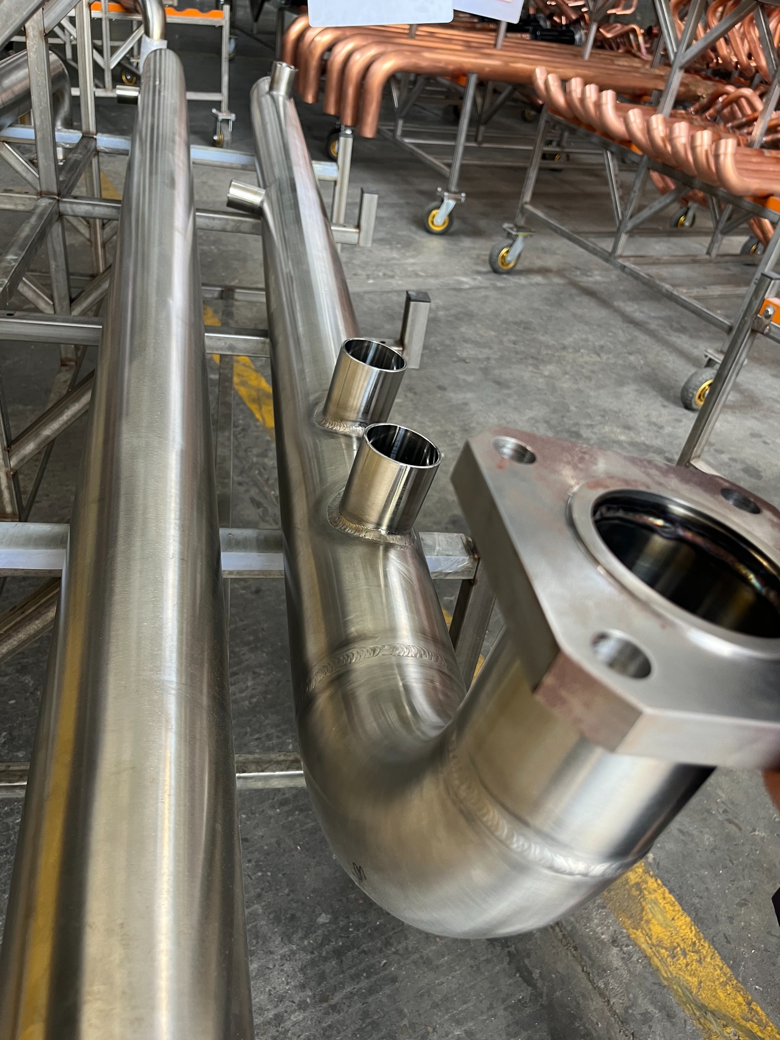 Stainless steel branch nozzles and flange for CDU liquid cooling piping