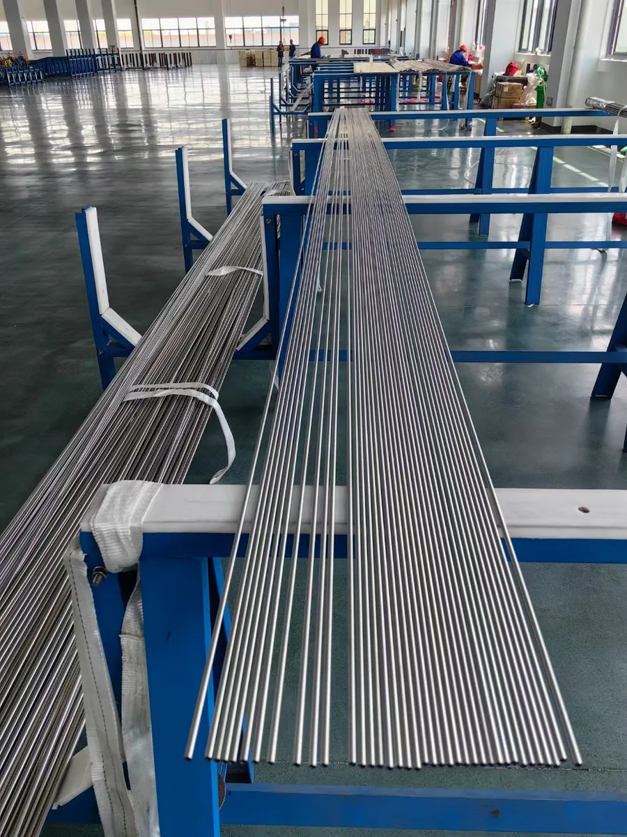 Straight metal tubes arranged on racks in the finishing workshop